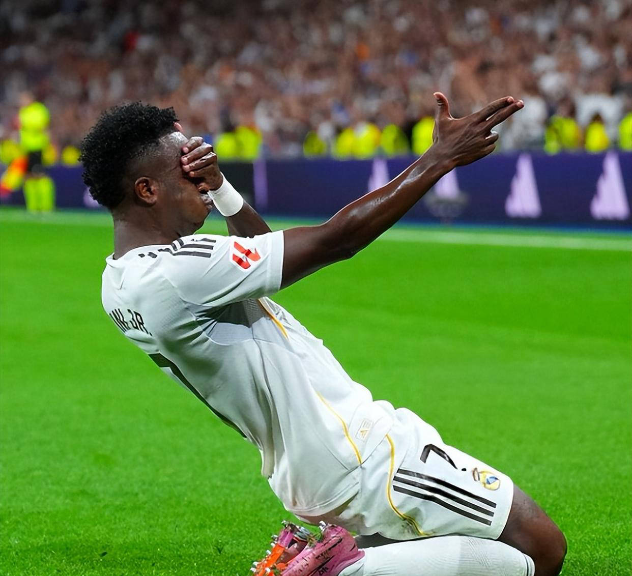 爱游戏 在线-包含布鲁克林篮网发布备战花絮；窗口期伤情更新；西甲任务艰巨；轮换策略成焦点的词条