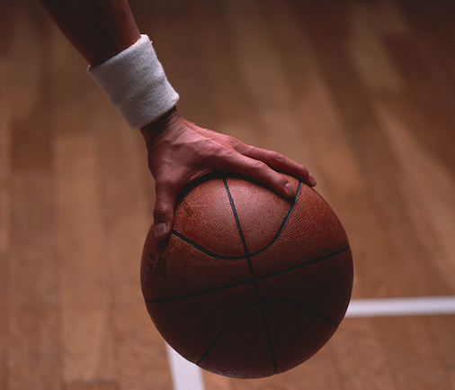 爱游戏 网页版-关于西汉姆训练开放日，窗口期篮板制胜引欢呼，全明星赛在即，训练强度明显提升的信息