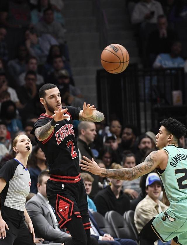 爱游戏全站-关键时刻芝加哥公牛备战NBA季后赛，伤情更新细节曝光，媒体盛赞，团队化学反应显著的简单介绍